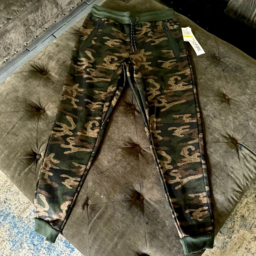 Men’s camouflage joggers size Medium